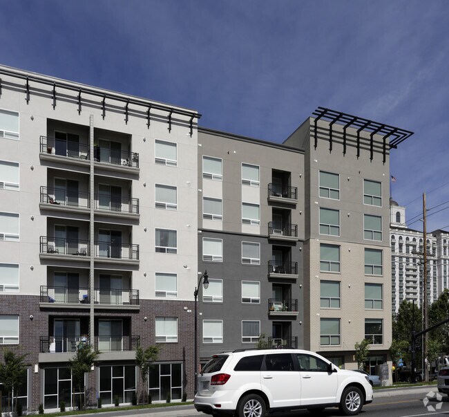 Building Photo - 600 Lofts Apartments