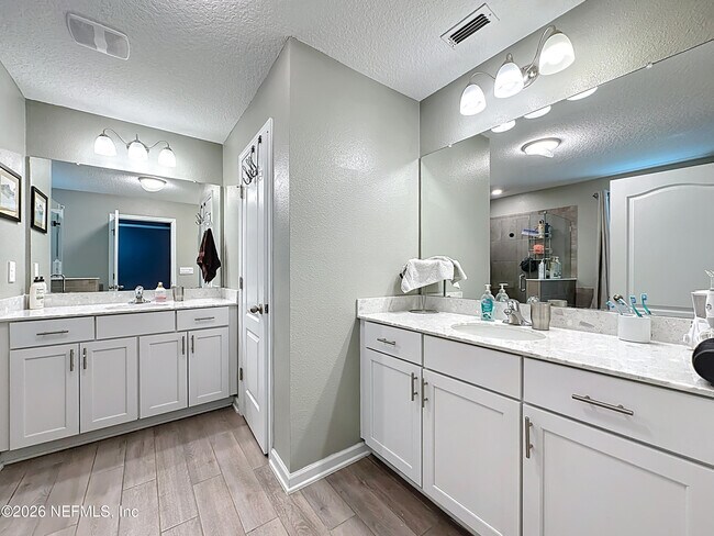 Building Photo - 65849 Edgewater Dr