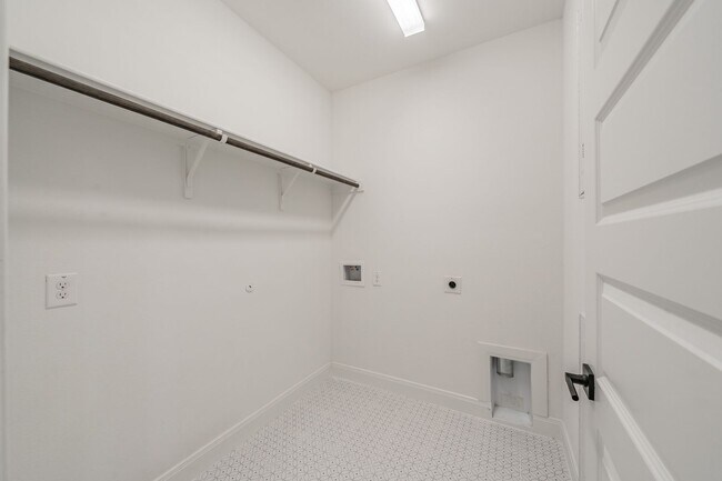 Building Photo - Stunning modern farmhouse in Walsh Ranch!