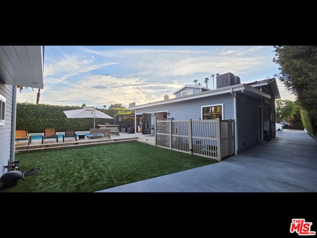 Building Photo - 4744 Haskell Ave