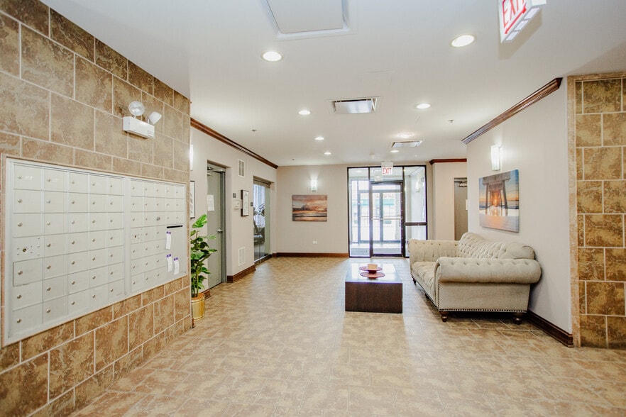 Building Photo - 3630 N Harlem Ave