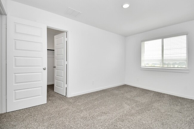 Building Photo - 3843 Pierce Pl Ln