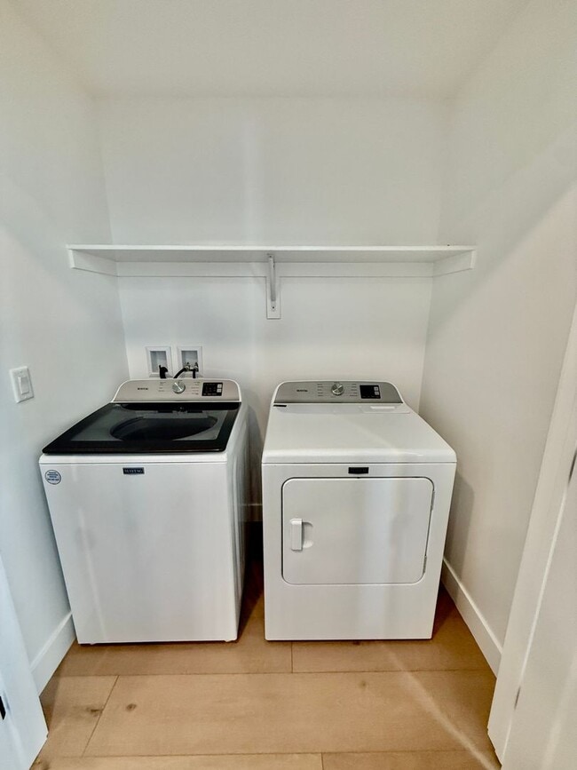 Building Photo - Spacious 3-BR Townhome in Washington