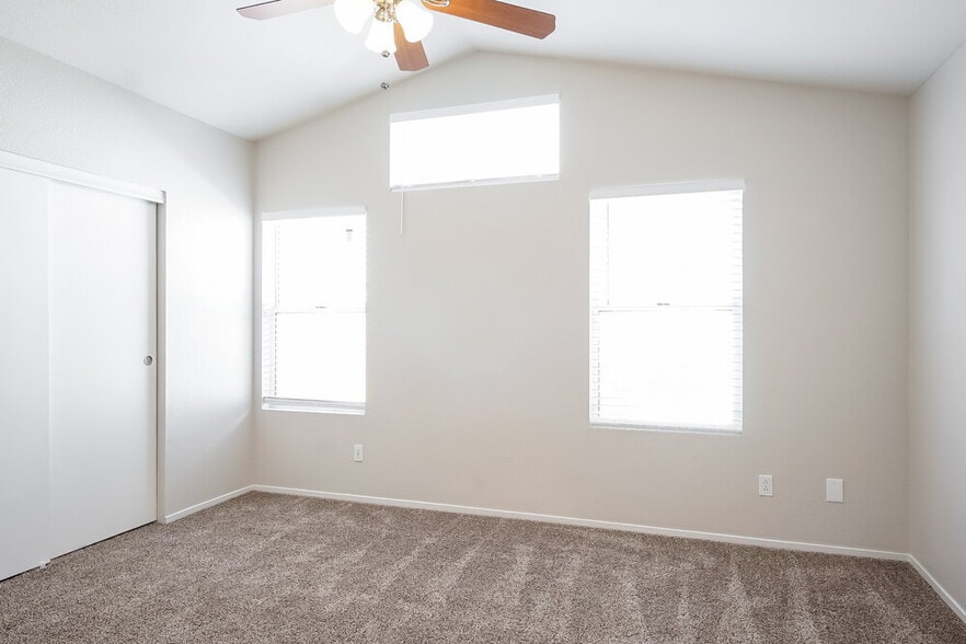 Building Photo - 7212 Single Pine Dr