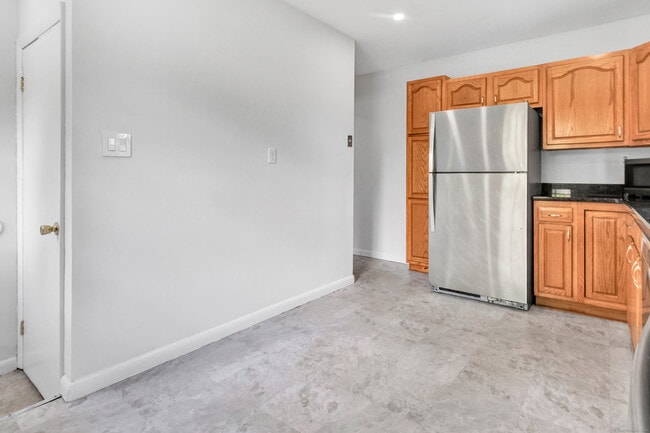 Building Photo - 19 Sunset Dr