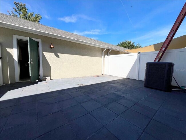 Building Photo - 7138 Five Oaks Dr