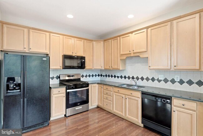 Building Photo - 300 Kintyre Ln