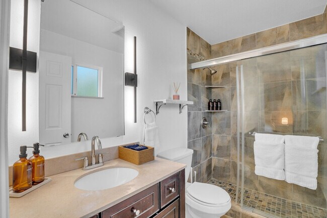 Building Photo - 5805 Silver Creek Valley Pl