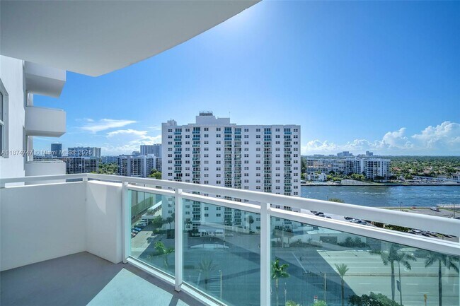 Building Photo - 3001 S Ocean Dr