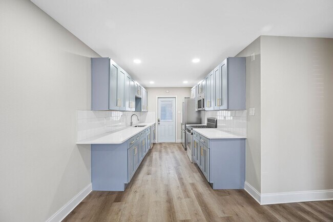 Building Photo - Davis Islands! RARE 3/2 FRESHLY RENOVATED,...