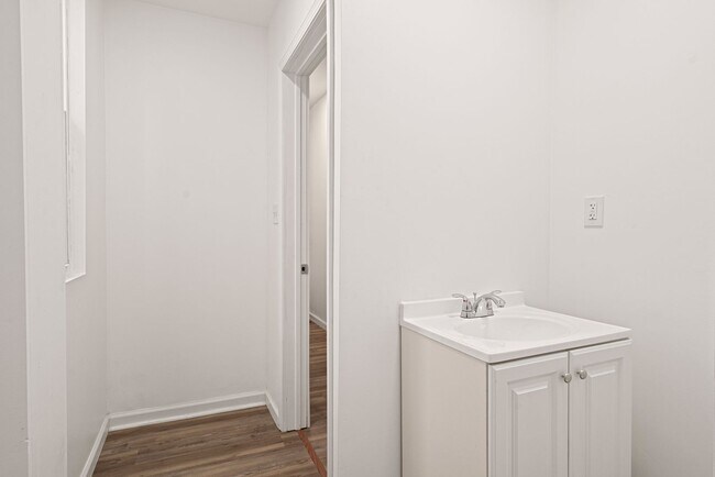 Building Photo - Stunning 4 bedroom home in Perry South available now!