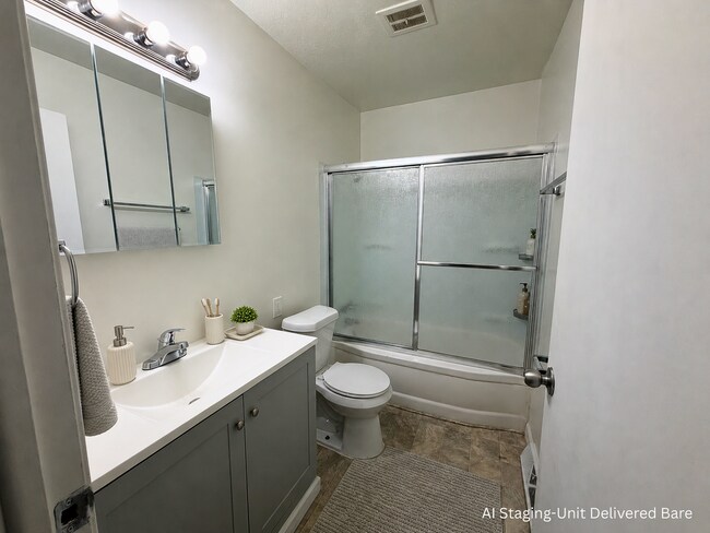 Building Photo - Affordable 2 Bedroom 1 Bathroom located in Indian Trail of Akron!