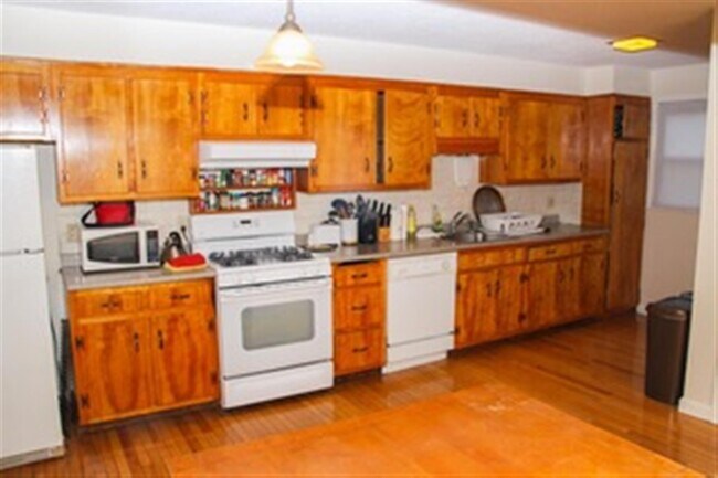 Primary Photo - 109 Magoun Ave
