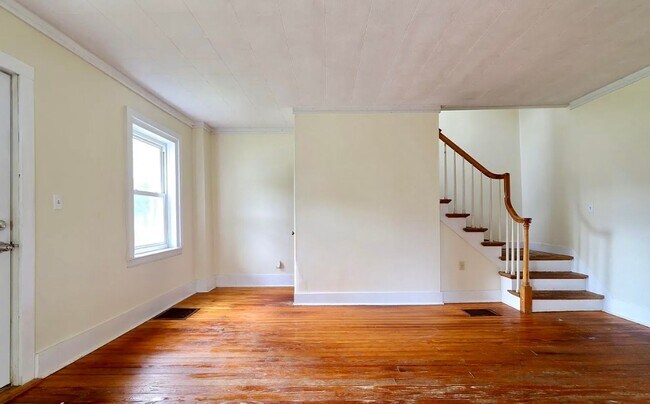 Primary Photo - Charming 3-Bedroom Home with Office in How...