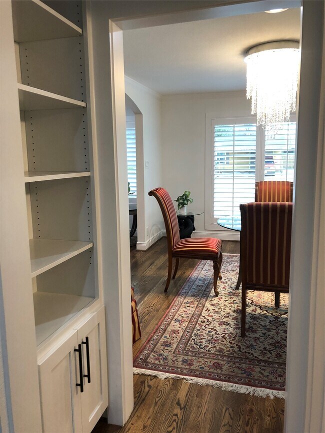 Building Photo - 1346 Chantilly Ln