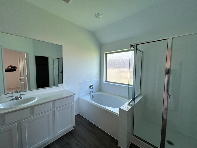 Building Photo - 7410 Hillside Arbor