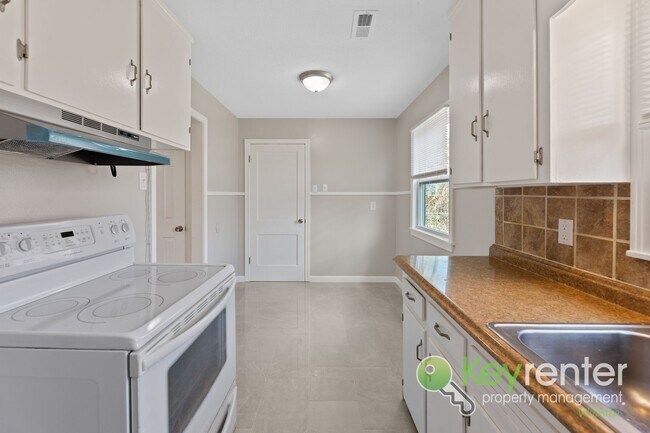 Building Photo - Well-Maintained 2-Bedroom Home – Near I-135