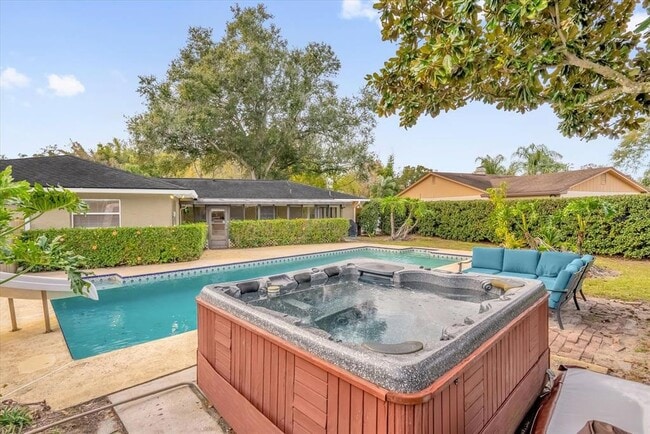 Building Photo - 6419 Hidden Dale Ave