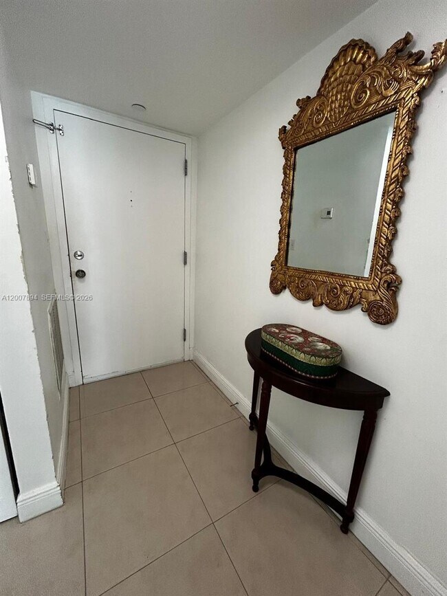 Building Photo - 2655 Collins Ave