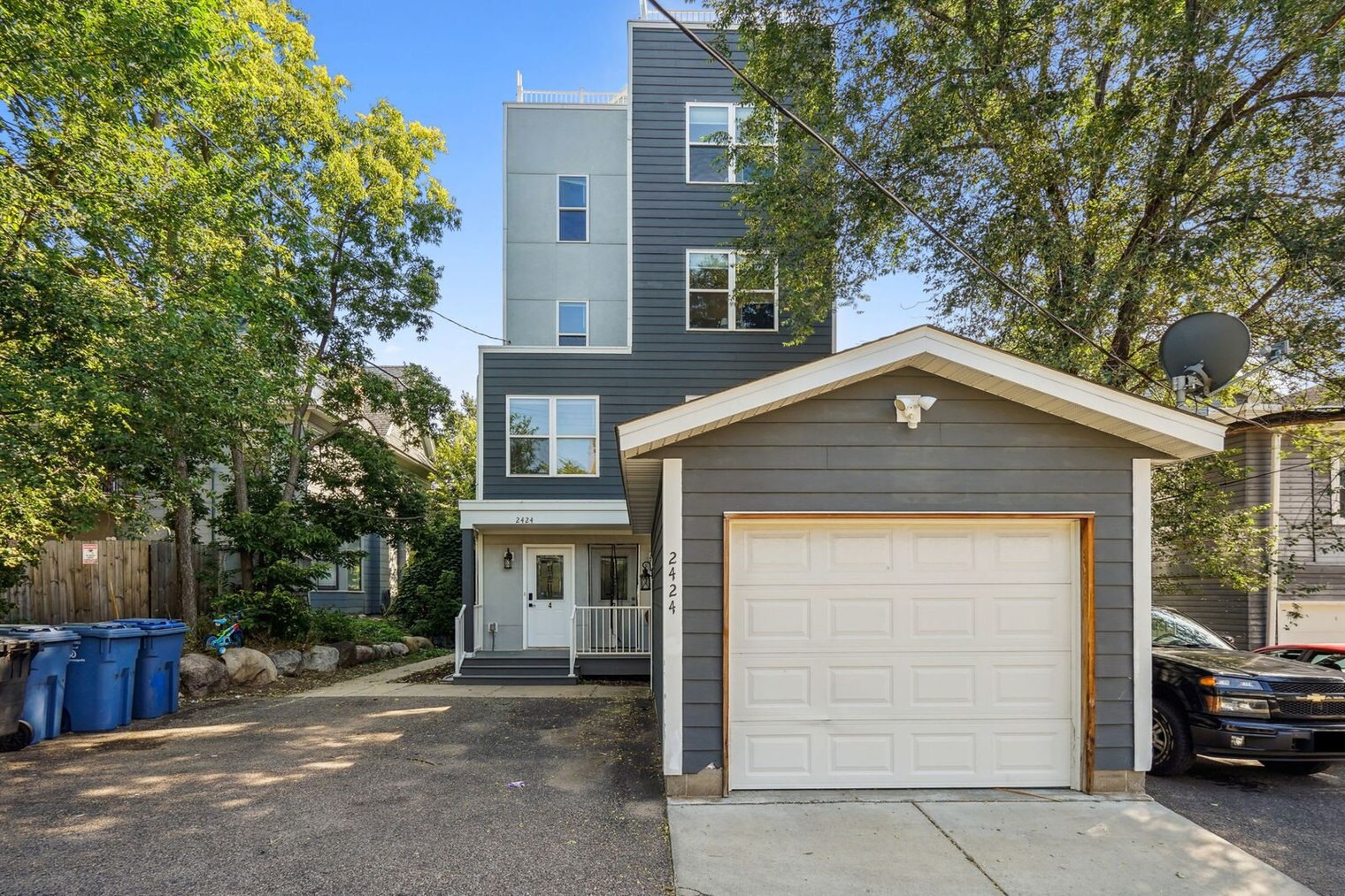 Building Photo - 2424 Lyndale Ave S