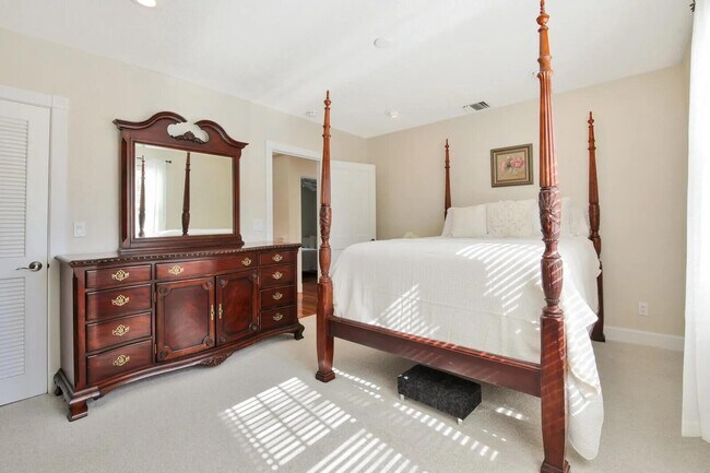 Building Photo - 607 Flamingo Dr
