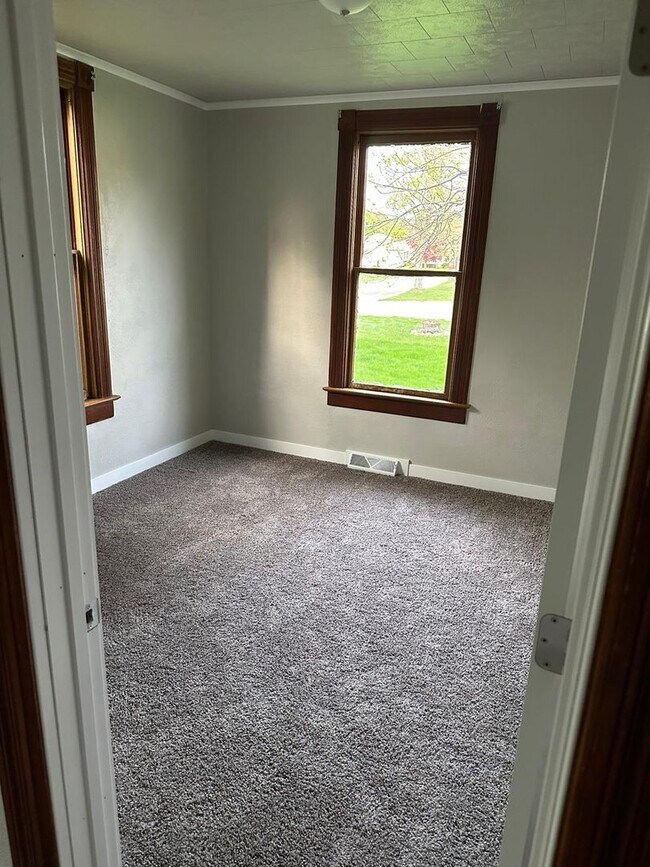 Building Photo - For Rent: 3 Bed / 1 Bath Home in Oconto