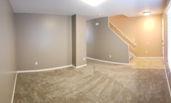 Building Photo - 262 Wellington Dr