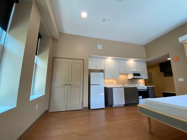 Building Photo - 83 Hanover St