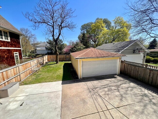 Building Photo - 740 Belleforte Ave