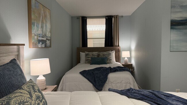 Building Photo - Charming 2/2 Seasonal Rental in Sarasota – Minutes from the Beach! Private Courtyard Included!!