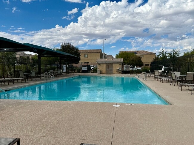 Building Photo - 4 BED, 2.5 BATH, 2 CAR-GARAGE, TWO-STORY, SINGLE FAMILY HOME FOR RENT w/ COMMUNITY POOL & SPA