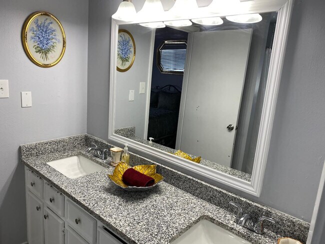 Building Photo - 5013 Wingfoot Ln