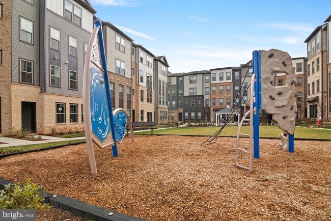 Building Photo - 20935 Bluebird Sq