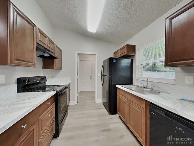 Building Photo - 6623 Freeport Dr