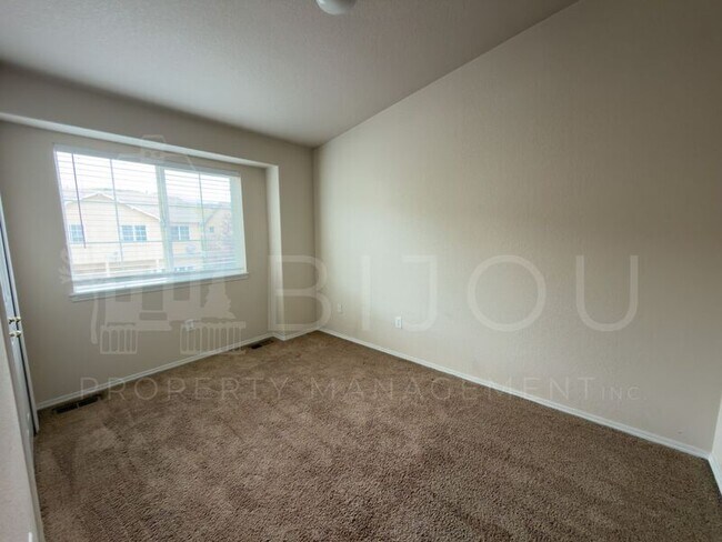 Building Photo - 2533 Mesa Springs View