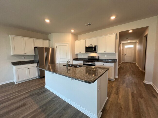 Building Photo - *COMING SOON* Longs - 4 Bedroom / 2 Bathro...