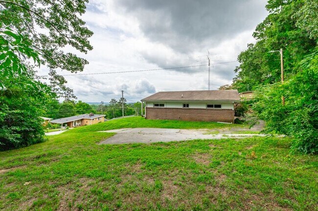 Building Photo - 719 Mcgowan Rd
