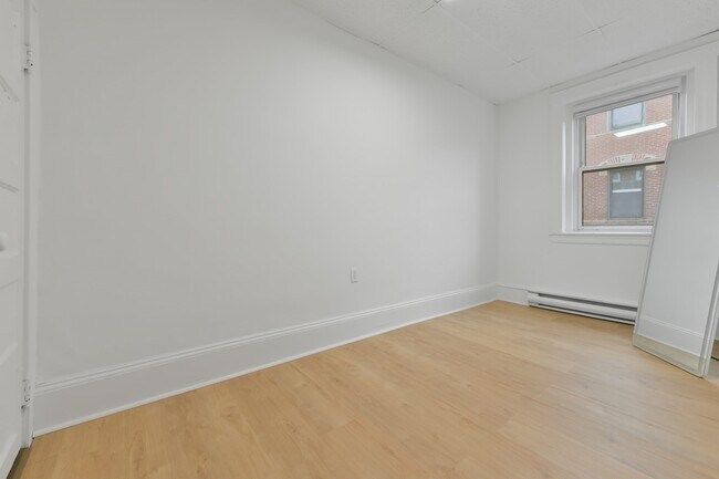 Building Photo - 144 Salem St