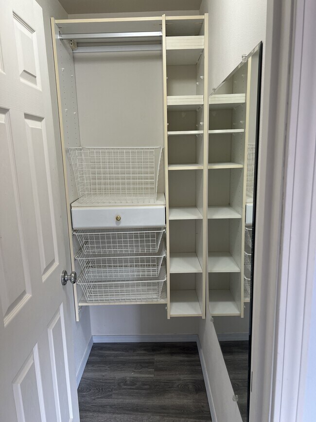 Building Photo - 8662 NE Trafalgar Ln