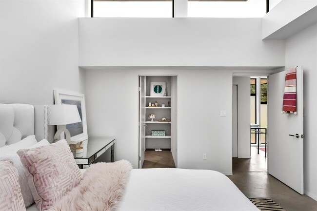 Building Photo - 14505 Running Deer Trail