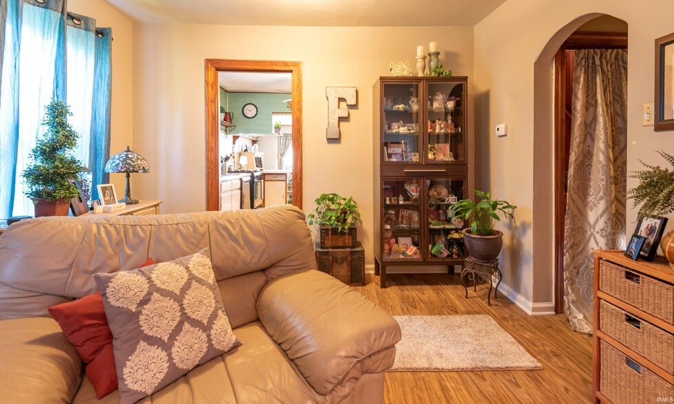 Living Room - 125 S State Road 446