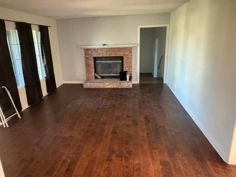 Building Photo - 22222 Vanowen St