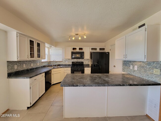 Building Photo - 6920 Imperial Ridge Dr