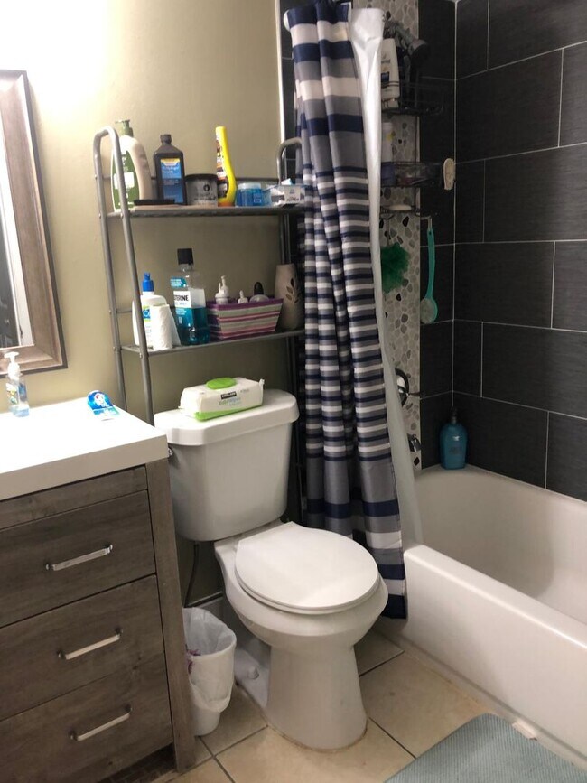 Building Photo - 2Bed / 2 Bath