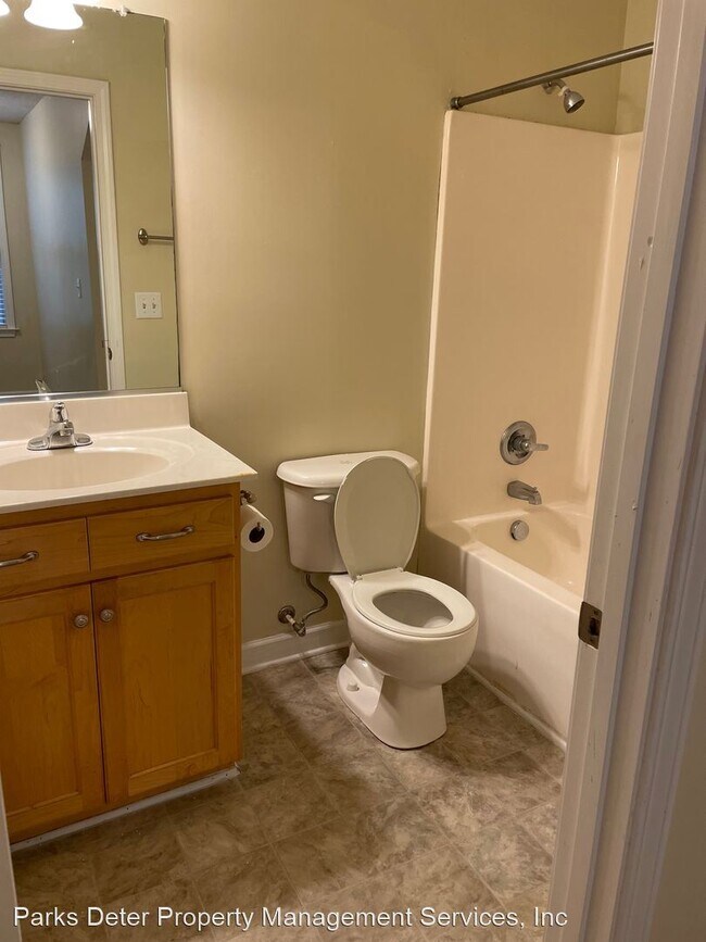 Building Photo - 3 br, 2 bath House - 889 Valiant Drive