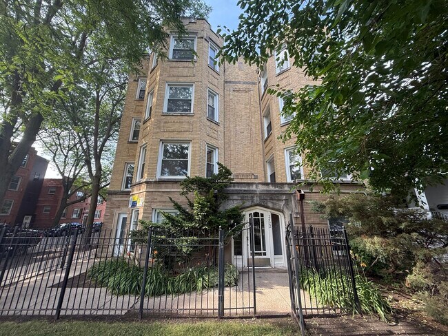 Building Photo - 2611 N Fairfield Ave