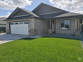 Building Photo - 3 bed 2 bath Home for Rent in Grants Pass