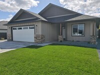 Building Photo - 3 bed 2 bath Home for Rent in Grants Pass