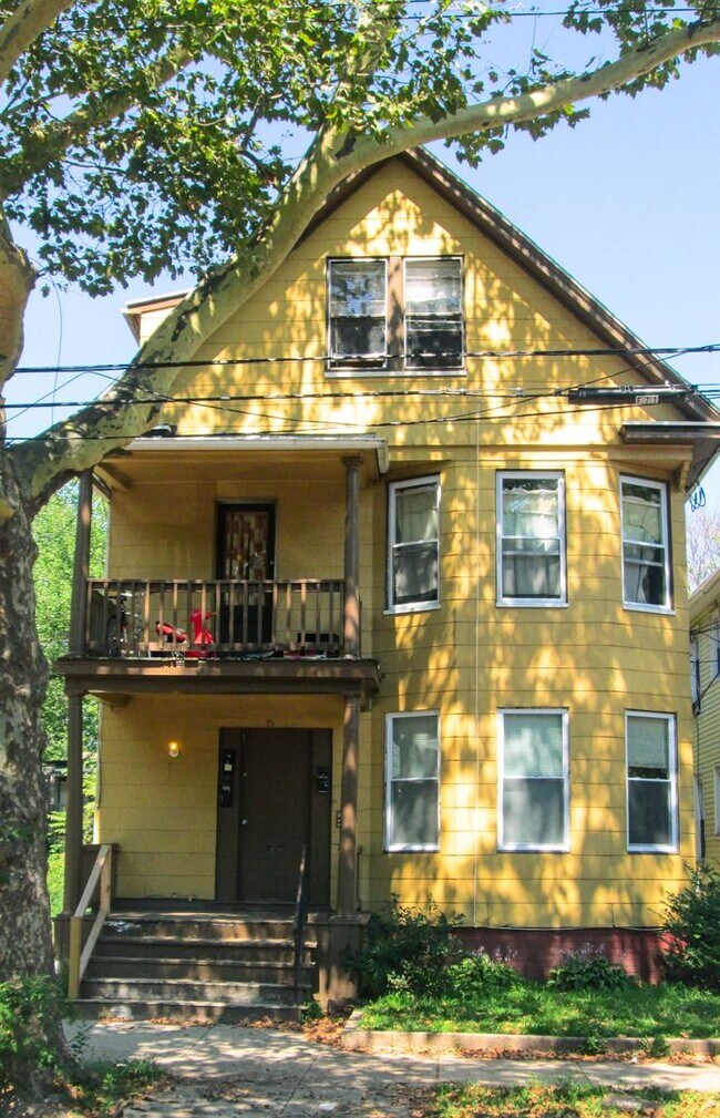 Building Photo - 71 Lilac St