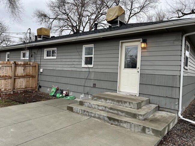 Building Photo - 100 S Kendall St